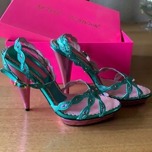 New Betsey Johnson metallic mermaid stiletto. Sz 6